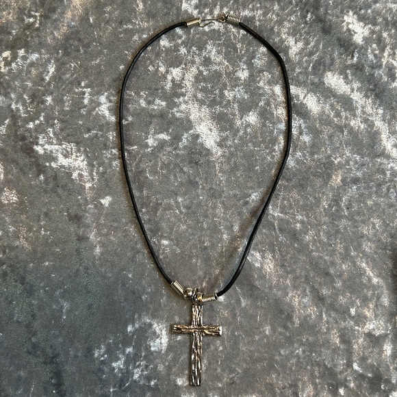 🍓*2/30$ VTG DEADSTOCK CROSS NECKLACE - Picture 1 of 3
